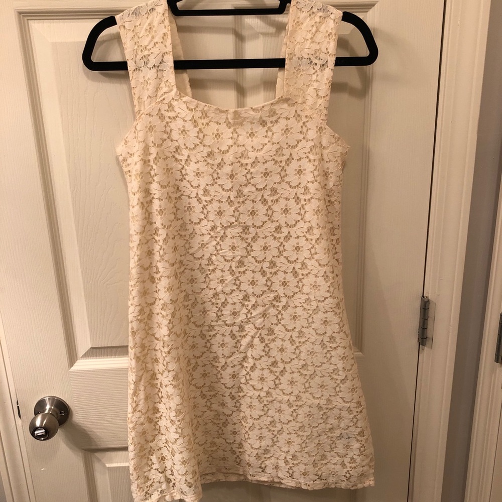 3/$15💥White Patterned Dress (NWOT)
